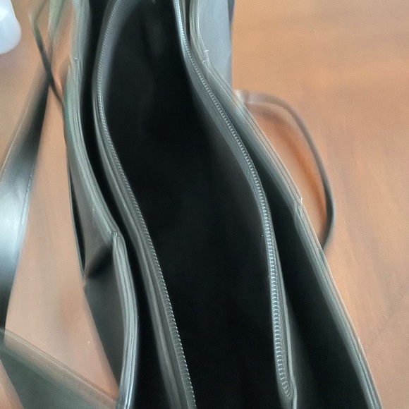 Expression NYC women’s black large wowen pattern Foux leather shoulder bag. - Picture 4 of 6